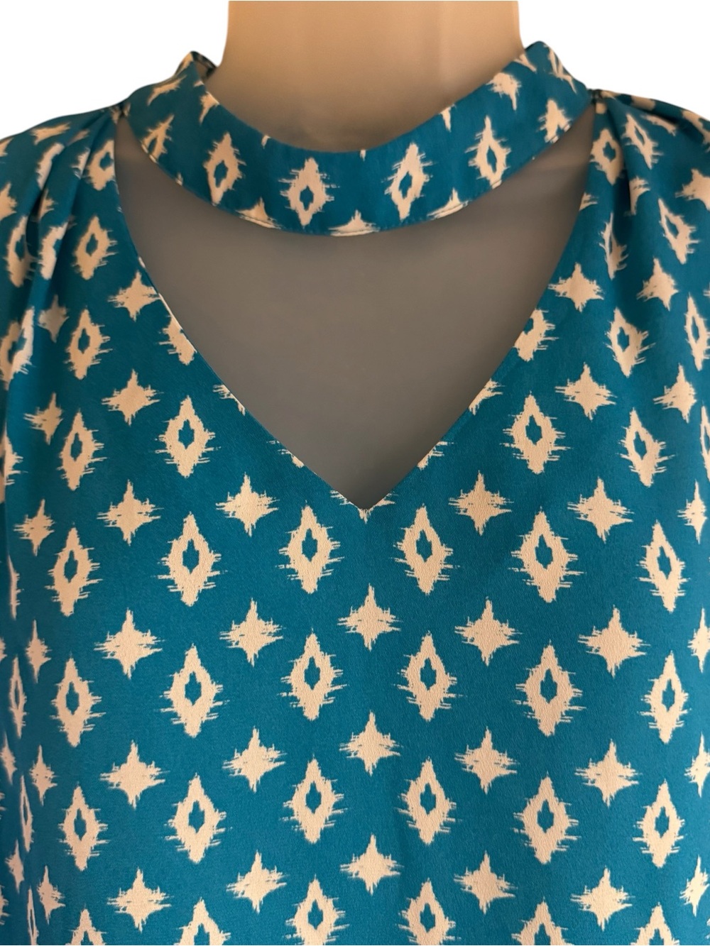 Sami & Jo Sleeveless V-Neck Top with Choker Like Detail PLUS: 2X/3X #Y - Picture 2 of 9